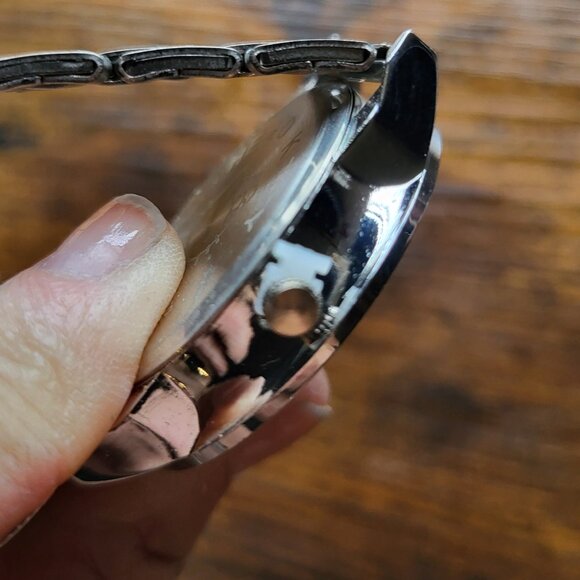 NWOT HELLO KITTY QUARTZ WATCH - Picture 6 of 6